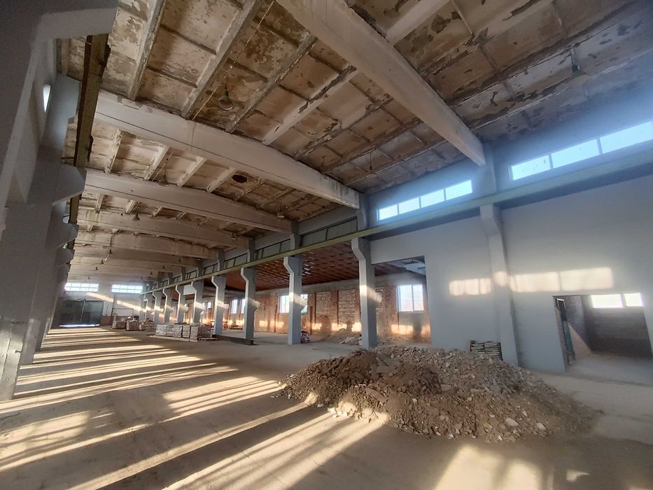 ПРОДАЖ великого 2282 кв.м ВИРОБНИЧОГО ПРИМІЩЕННЯ у Берегові, новий дах