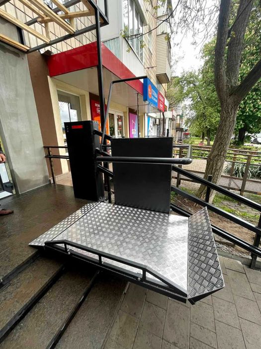 Похилий підйомник для маломобільних груп населення