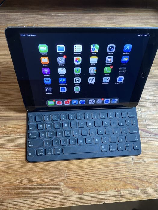iPad 8 32 GB LTE + Smart Keyboard