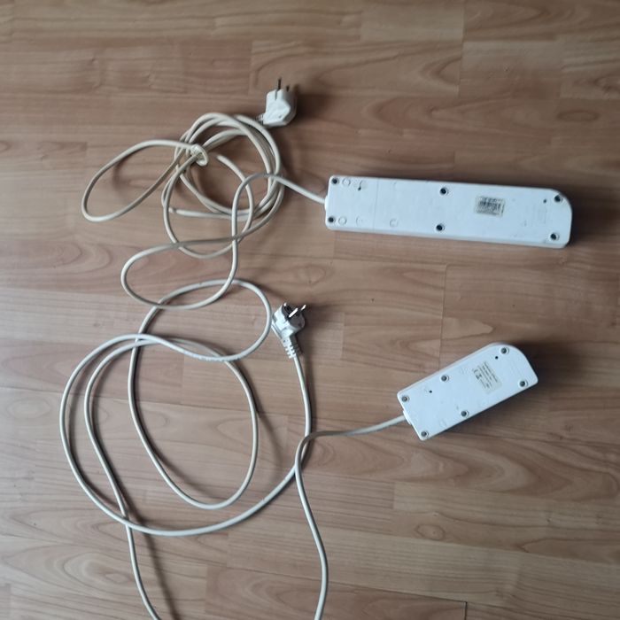 Za dwa przedłużacze  3 i 6 gniazdek