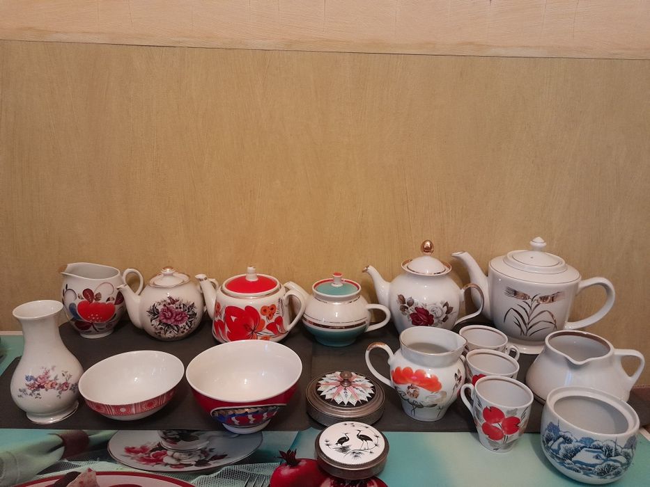 Ваза б/у цветное стекло, хрусталь,сахарница англия 30е.г.чайная пара