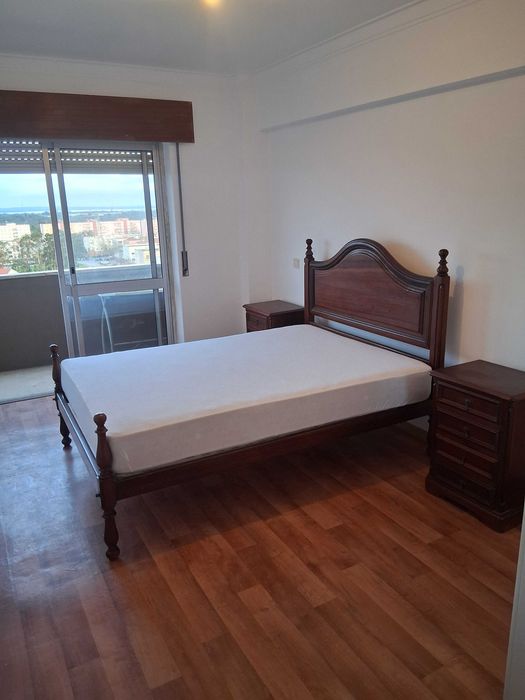 Quarto com veranda para alugar.
