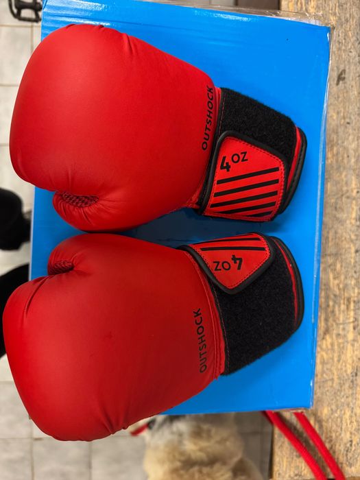 Luva de boxe infanti da Declathon 4oz