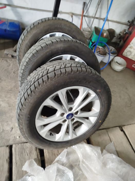 Продам резину,диски 235/55/17  Capsen