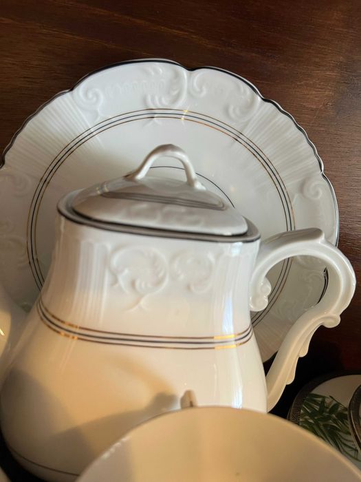 Serviço Vista alegre de chá com risco azul e dourado