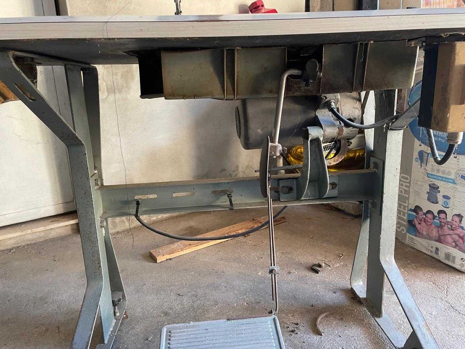 Máquina de Costura Industrial NECCHI – A Funcionar