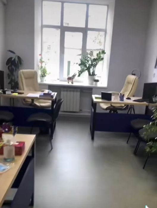 Нові офісні меблі, письмовий стіл, шафа