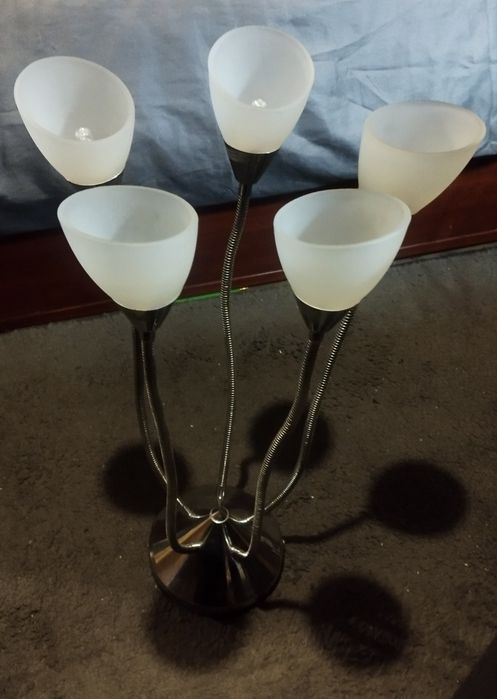 Candeeiro de teto Moderno com 5 Braços Flexíveis (Estilo Flor)