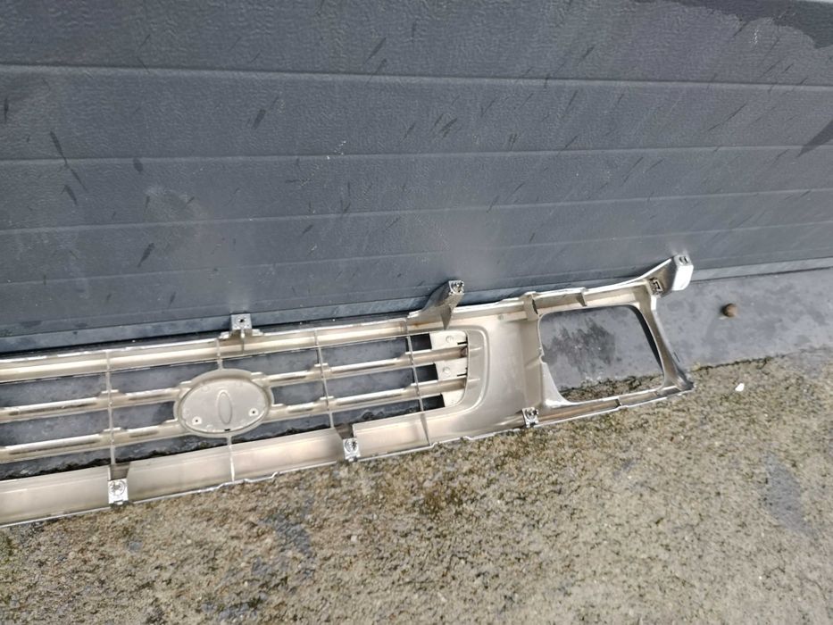 Grelha Toyota Hilux 97