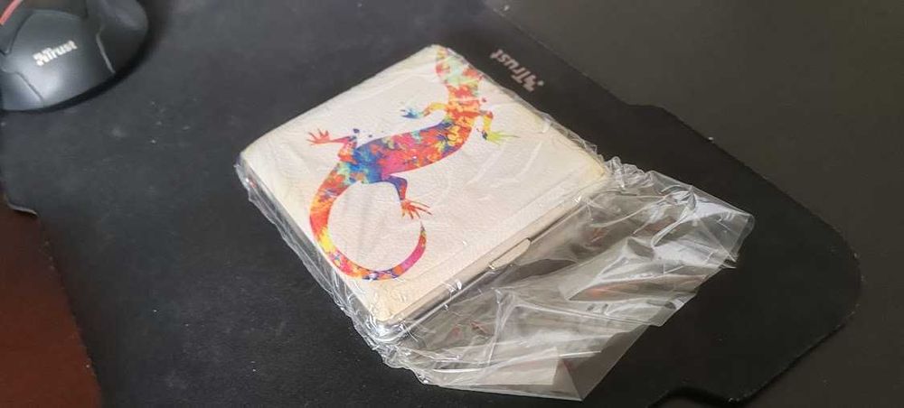Caixa de cigarros nova com design de lagarto