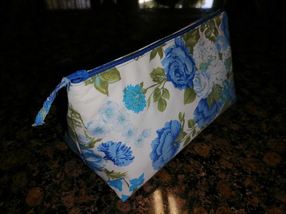 Bolsa necessaire estampado florido