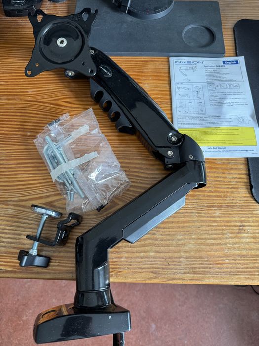 Dois suportes para monitor com molas de gás como NOVOS