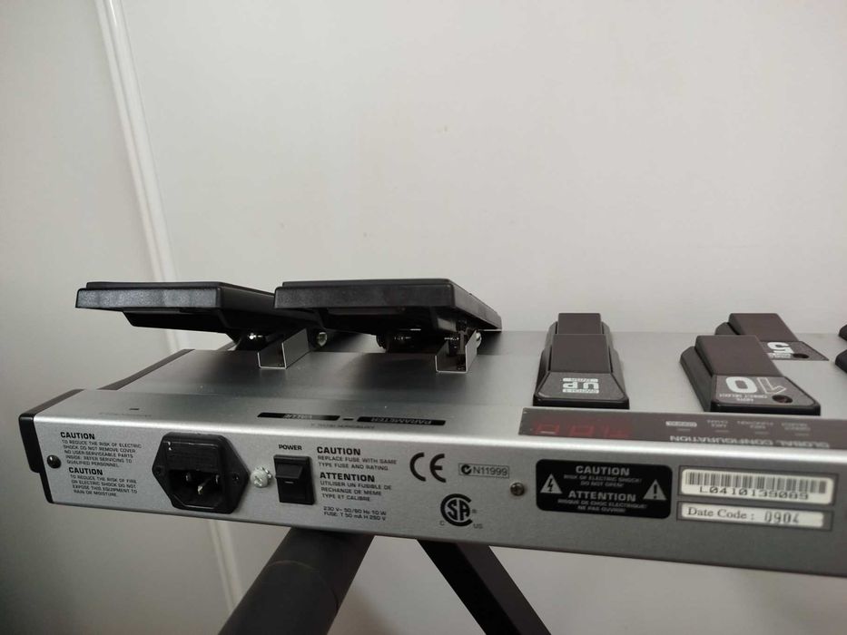 Pedaleira MIDI "BEHRINGER FCB1010" MIDI Foot Controller