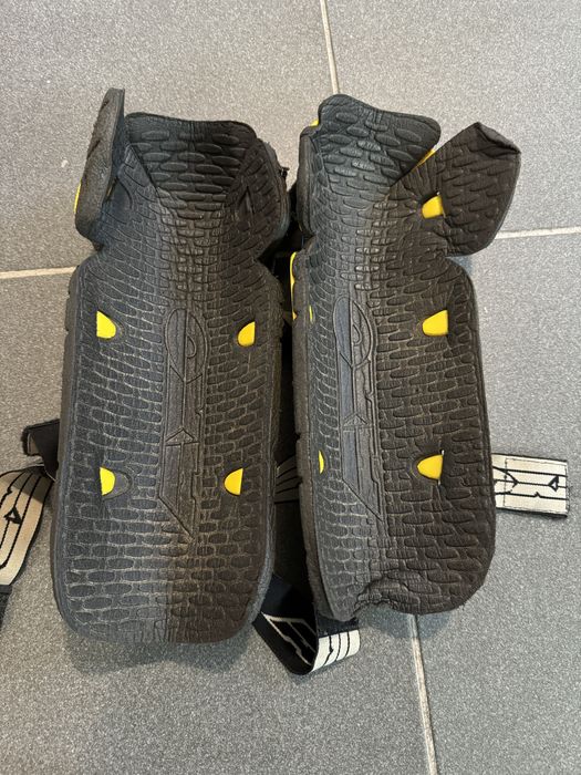 Joelheiras/Caneleiras AXO