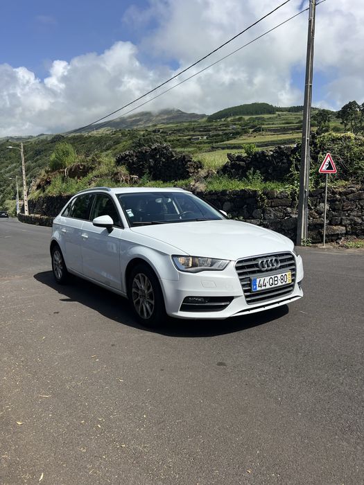 Vendo Audi A3 Sportback 1.6 TDI, de 2015, com 197.000 km.