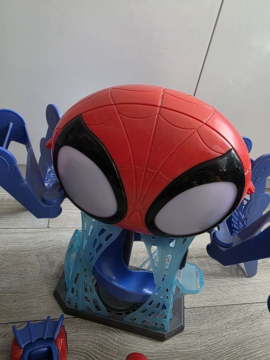 Spidey i centrum pająka