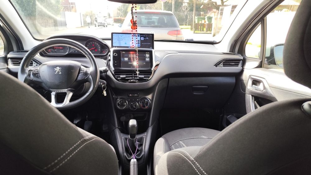 Peugeot 208 1.2 gasolina 2015