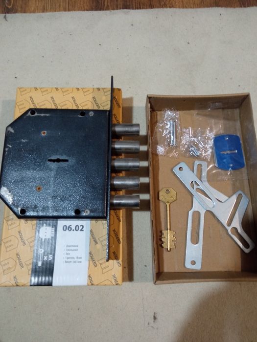 Замок Шерлок ,5 ригелів.