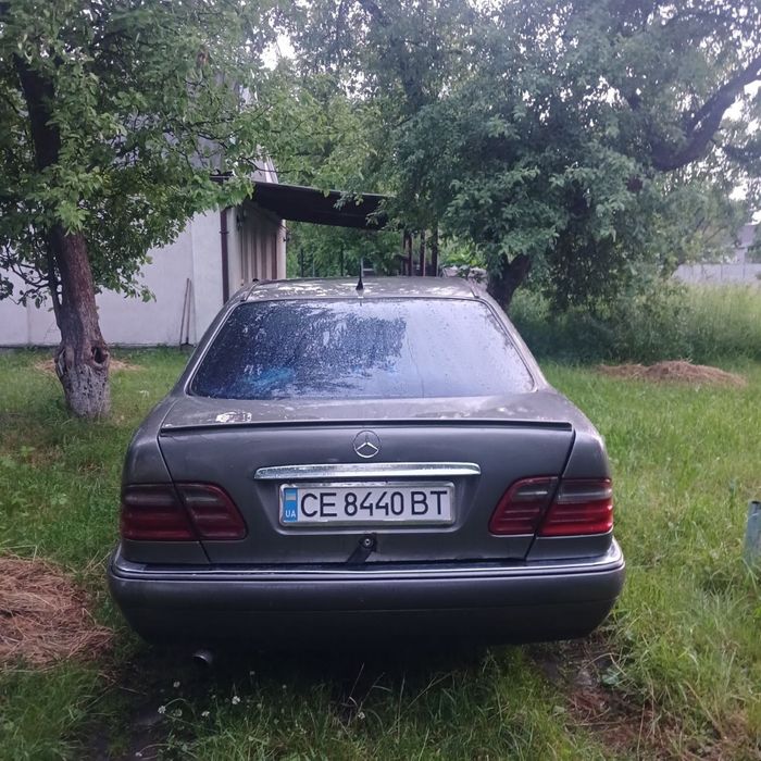Продам мерседес 210