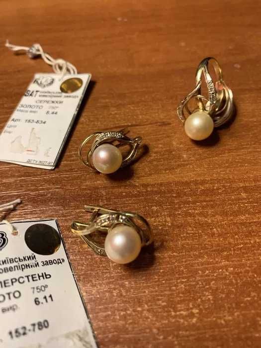 Золотые серьги и кольцо