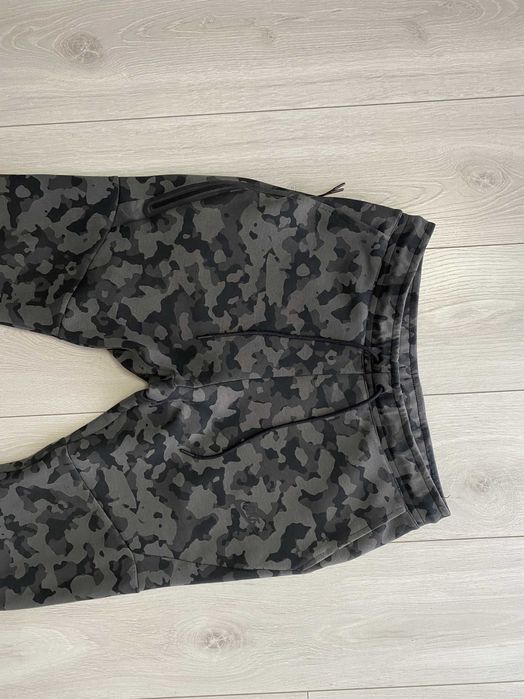 NIKE Tech Fleece r.M oryginalne spodnie sportowe męskie