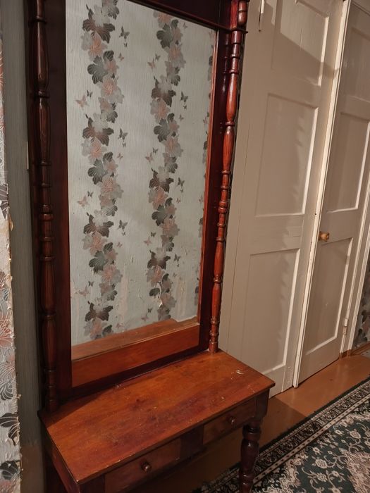 Старинное дубовое трюмо, зеркало, прихожая