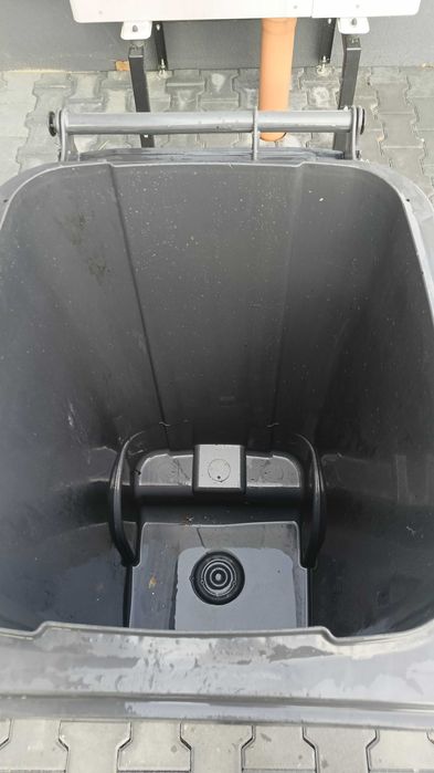 Kosz używany, pojemnik na śmieci, komunalne 240l super stan