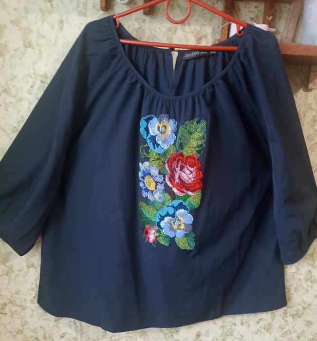 Жіноча блузка вишита бісером