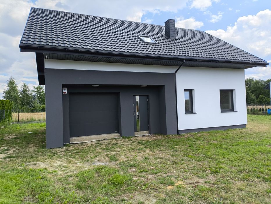 Dom wolnostojący Kudrowice położony na obrzeżach Pabianic.
