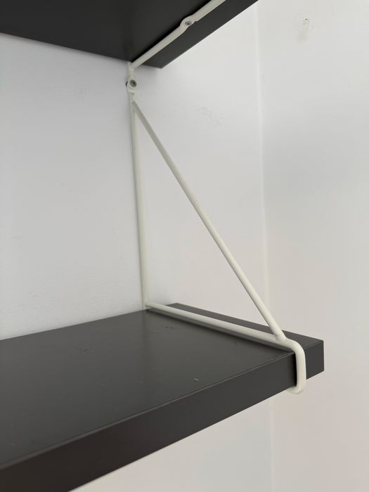 Duas prateleiras do Ikea