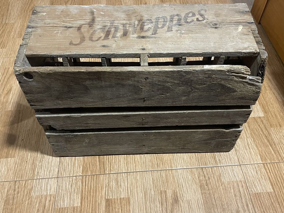 Grade em madeira da schweppes antiga