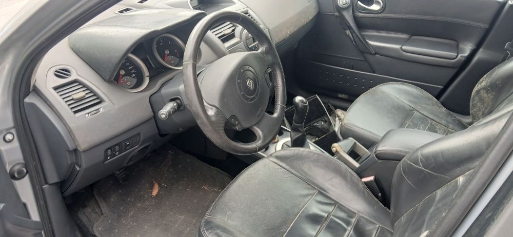 Vende-se renault megane 1.5 dci ano de 2004,gasóleo de 5 velocidades com imposto pago e inspecção.