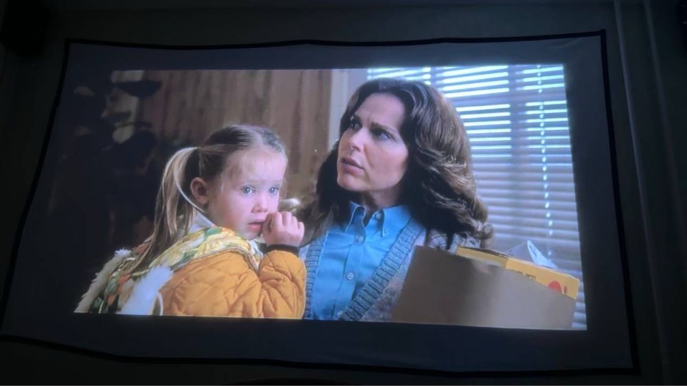 Екран у подарунок — HY300 проєктор 4K, Android, Wi-Fi