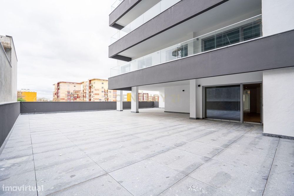 T1 Novo a Estrear com Terraço de 200m² | Ollea Village | Garagem
