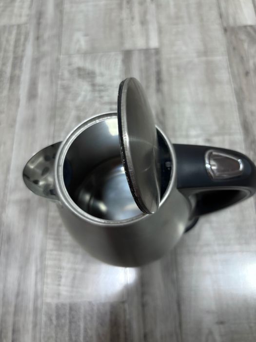 Продам новый электрочайник HausMark