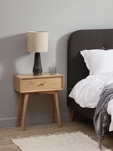 Тумба приліжкова