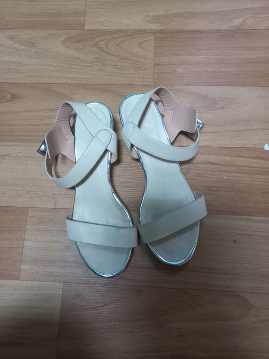 Босоніжкі жіночі