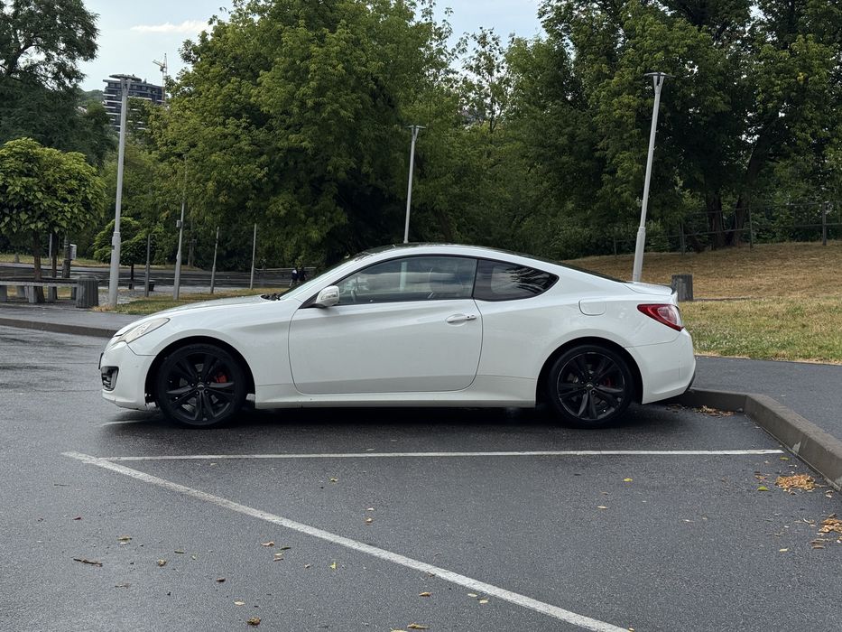 Hyundai genesis coupe 2010