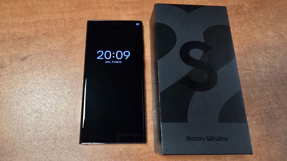 Samsung Galaxy S22 Ultra 5G Dual Sim 128GB/8GB RAM czarny, stan bdb