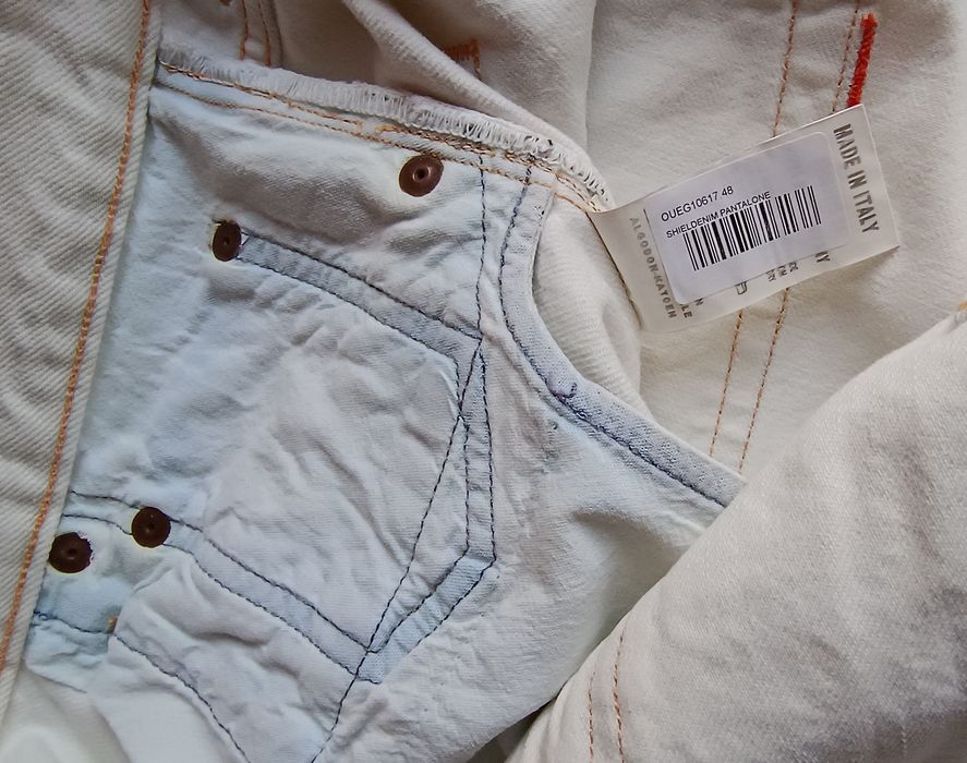Чоловічі білі джинси від модного бренду Shield Denim.