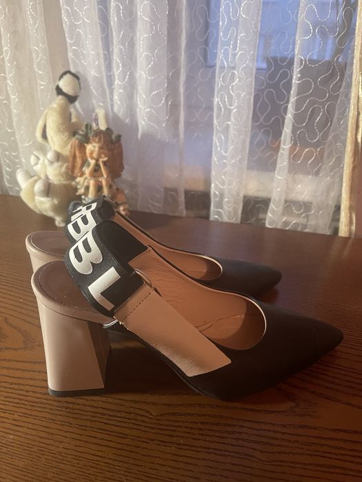 Туфлі практично нові ,шкіряні,одягнуті один раз