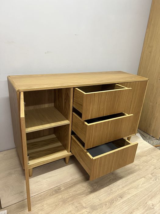 Меблі із натурального шпону дуба.