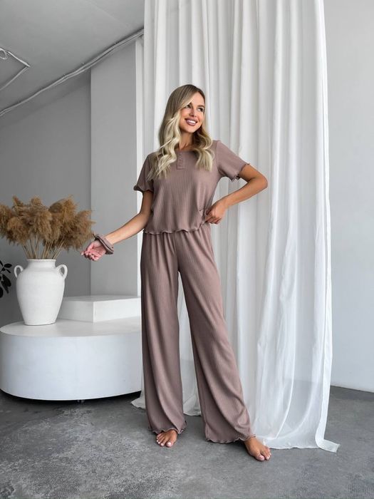 Підама жіноча футболка і штани палацо . Рубчик