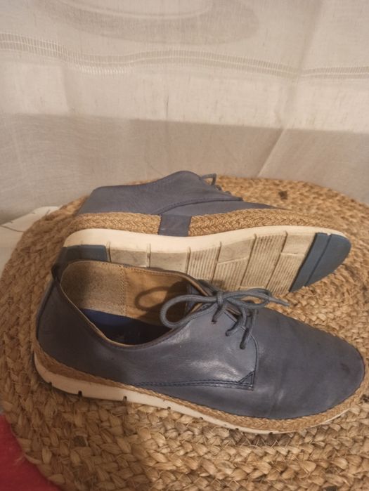 Półbuty skórzane marki Lasocki rozmiar 35 , długość wkładki 22,5cm