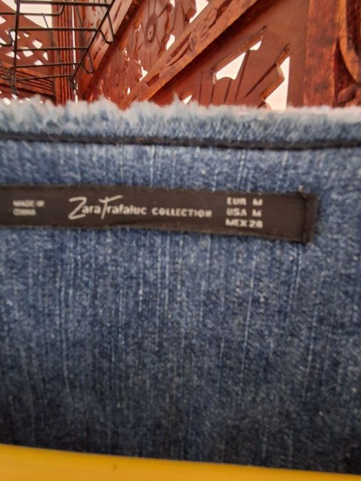 Blusão de ganga da Mango e blusa de ganga da Zara como novos.