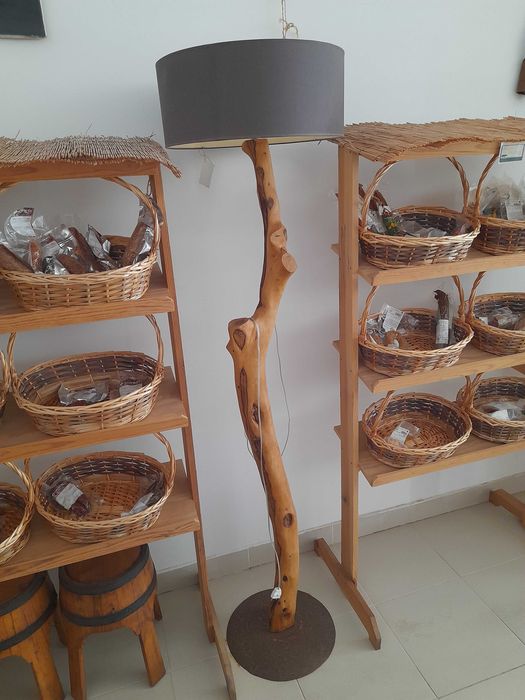 Cadeirão, Candeeiro e Garrafeira