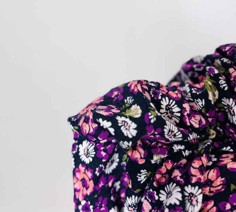 Czarna spódnica w kwiatowy wzór L 40