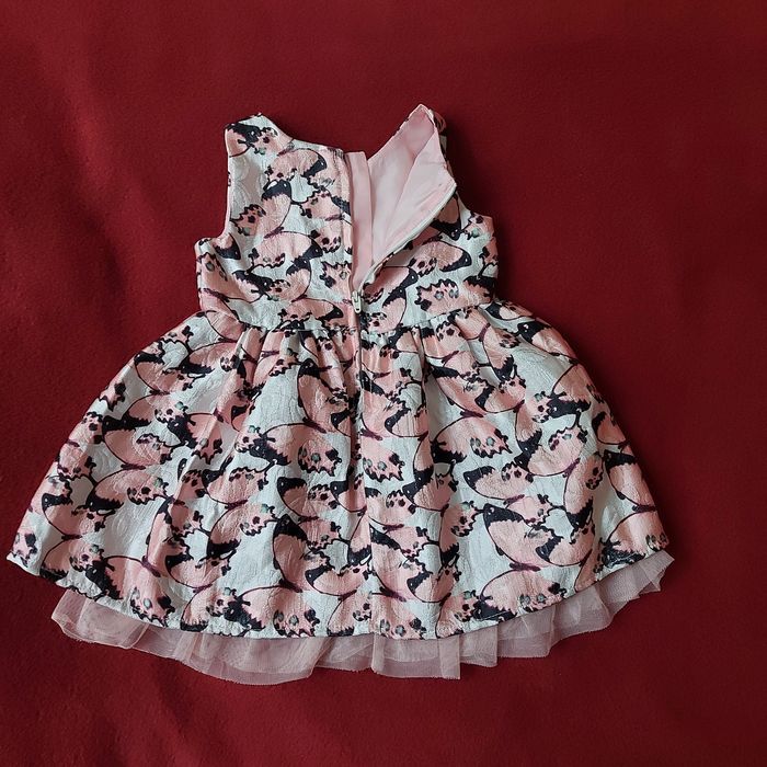 Śliczna sukieneczka 80 cm