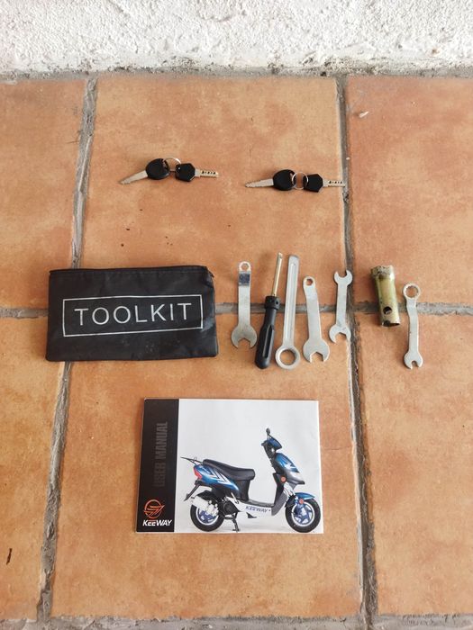 Scooter, acelera, motorizada, ciclomotor, keeway 50cc 2T de garagem