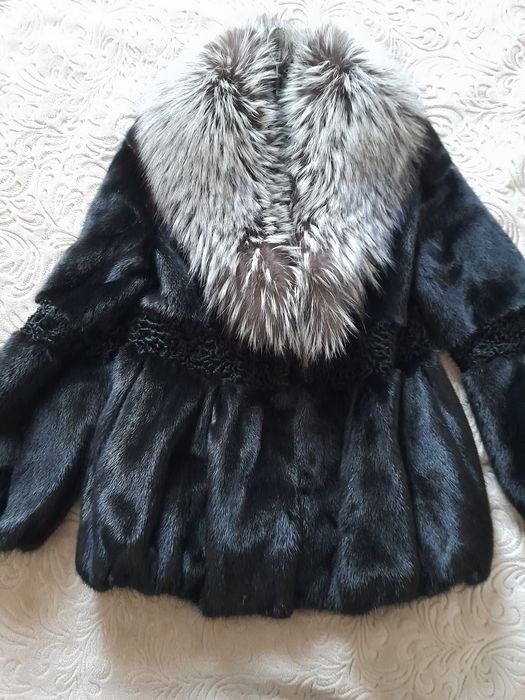 Продам норкову шубу.